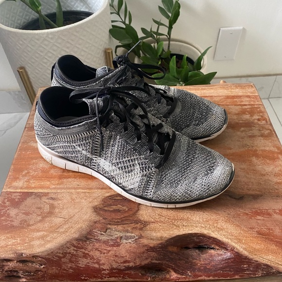 Nike Free TR Flyknit - Picture 2 of 3